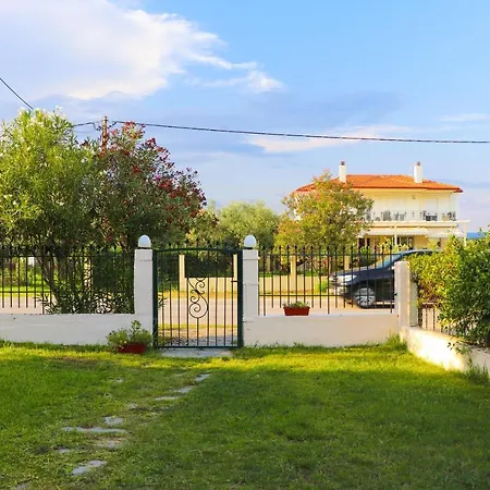 Louvis House בית נופש *