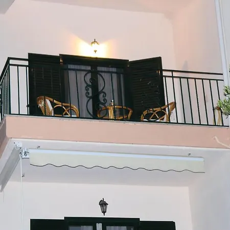 Louvis House *